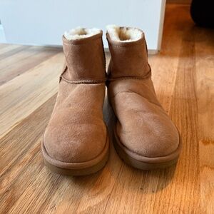 Ugg mini